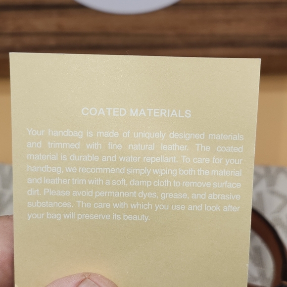 Michael Kors Tan Shoulder Bag With Structure, Gold Finishes & 4 Bottom Feet - Picture 5 of 7